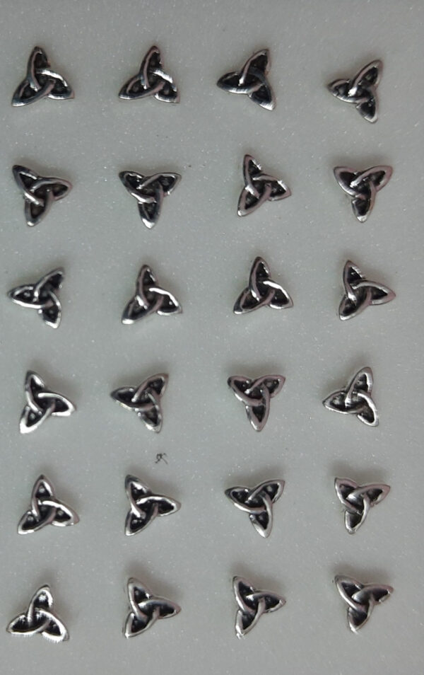 Contemporary shape Nose pin