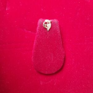 Betel leaf shape nose pin in screwback